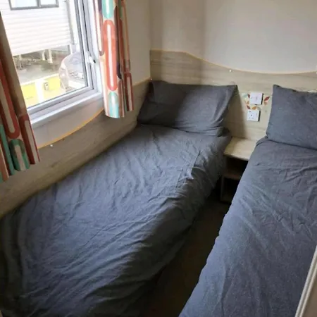 Campsite Buckingham Breeze Haven Caravan Hire Marton Mere *
