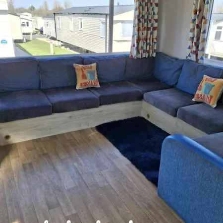 Campsite Buckingham Breeze Haven Caravan Hire Marton Mere