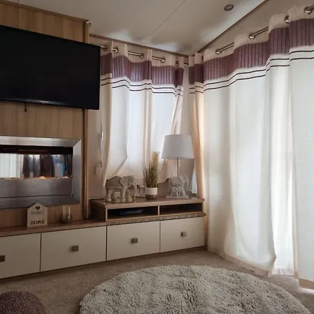 Campsite Private Caravan To Hire - Marton Mere Haven Village *