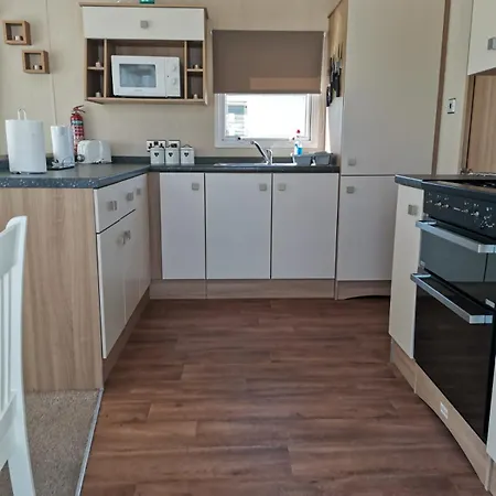 Campsite Private Caravan To Hire - Marton Mere Haven Village