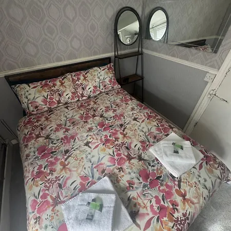 Гостевой дом Runway - Minutes From Winter Gardens - Dog Friendly - Exceptionally Quiet - Very Close H&a Social Club (adults Only) *
