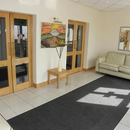 Chequers Plaza Otel