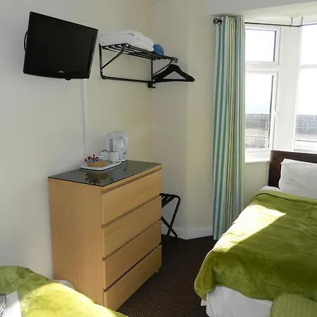 Pensión Ocean Bay 3*