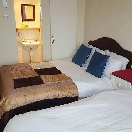Myroomz Hollingdales Hotel