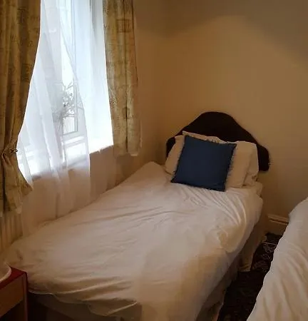 Myroomz Hollingdales Hotel 2*