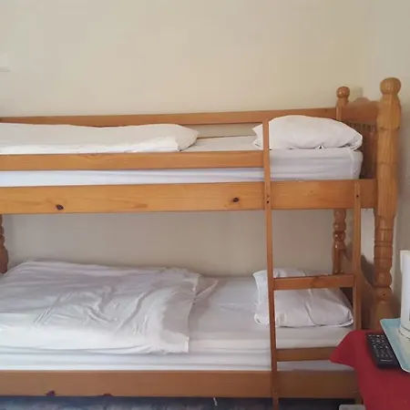 Myroomz Hollingdales Hotel