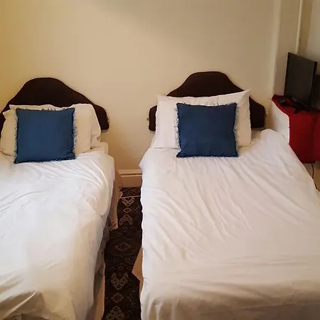 Hotel Myroomz Hollingdales 2*