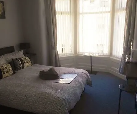 Bed & Breakfast Westbourne House 3*