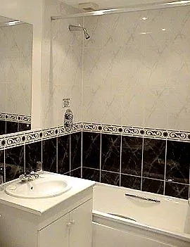 Chequers Plaza Otel