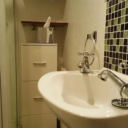 Gabrielles Bed & Breakfast 4*
