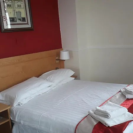 Chequers Plaza Otel