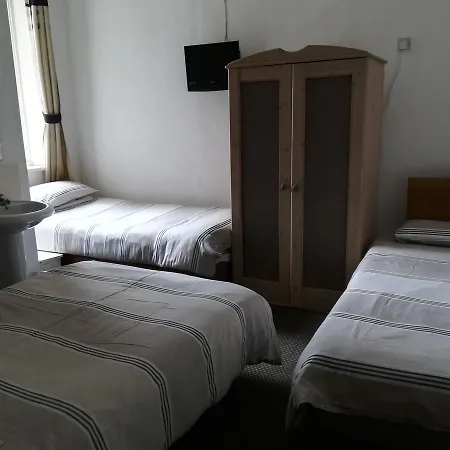 The Avari Hotel 2*