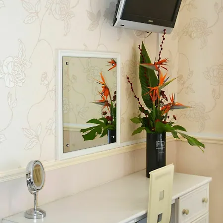 Hotel Lyndene 3*