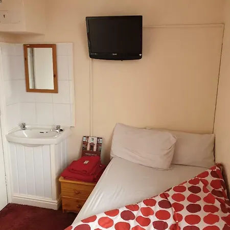 Foxhall Village Guest house 2*
