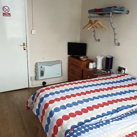 Guest house Foxhall Village 2*