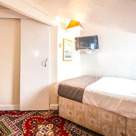 Myroomz Hollingdales Hotel