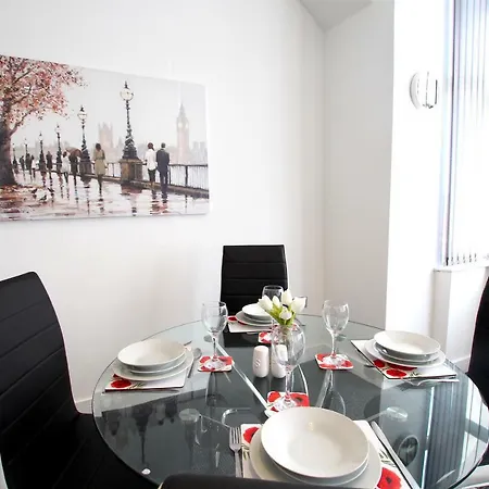Tower By Service Aparttments 아파트