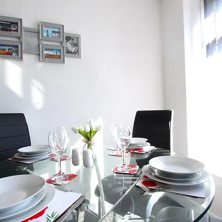 Tower By Service Aparttments 아파트