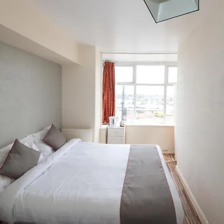 Myroomz Hollingdales
