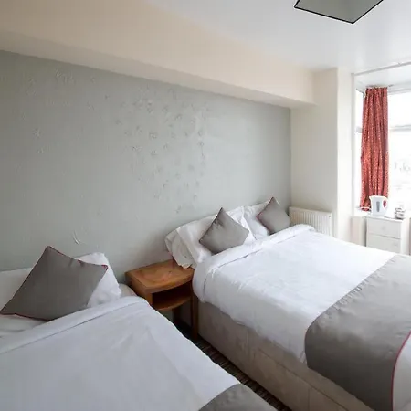 Hotel Myroomz Hollingdales 2*