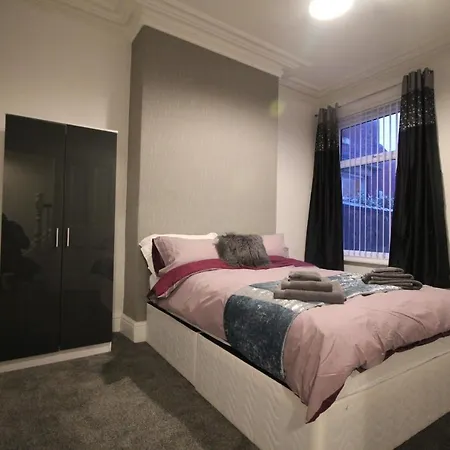 Bryan Choice - Close To Town Centre - Games - Large