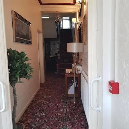 Thornhill 3* Blackpool