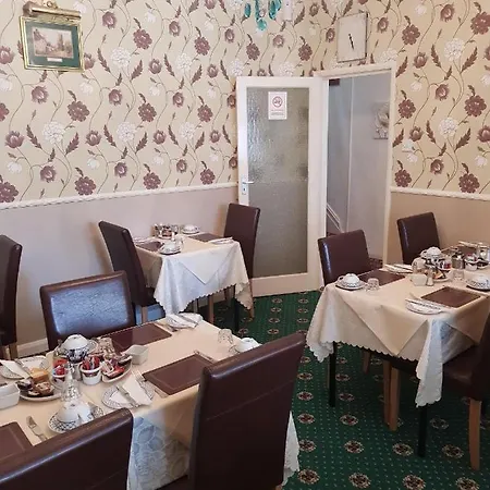 Thornhill 3* Blackpool