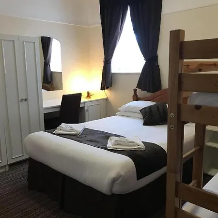 Bed & Breakfast The Feathers 3*
