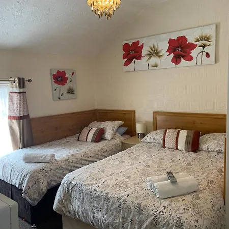 Guest house Trevaslodge - Families Only