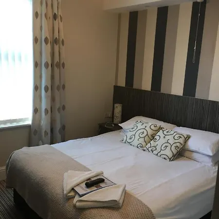 Glenheath Guest house 3*