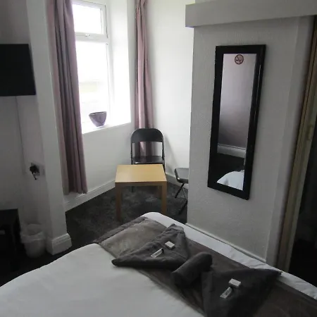 Alderley 3* Blackpool
