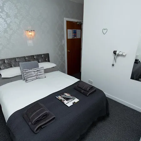 The Carlton Guest house 3*