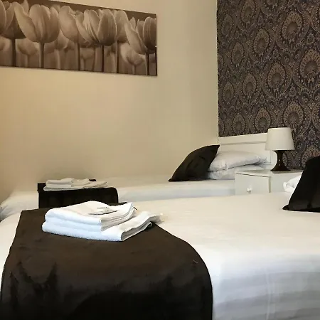 Bed & Breakfast The Feathers
