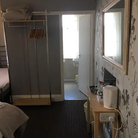 Glenheath Guest house 3*