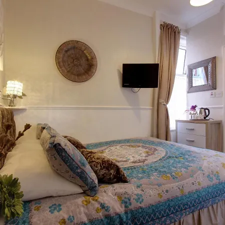 Mayfair Oda ve Kahvaltı 3*