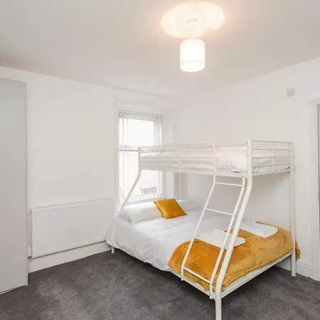 Cherry - Hornby Road Apartment