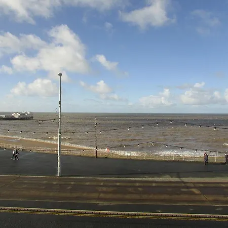 Stretton 3* Blackpool
