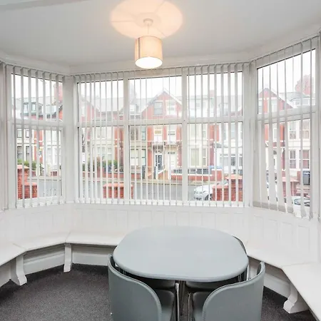 Cherry Property - Orange Apartment Blackpool