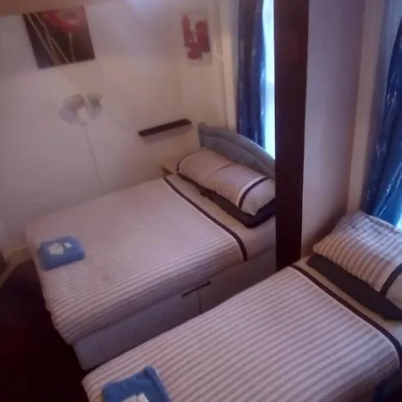 Hotel Myroomz Golden