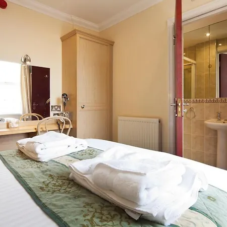 Burbage Holiday 4 *