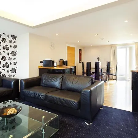 Queens Mansions: Princess Apartment *