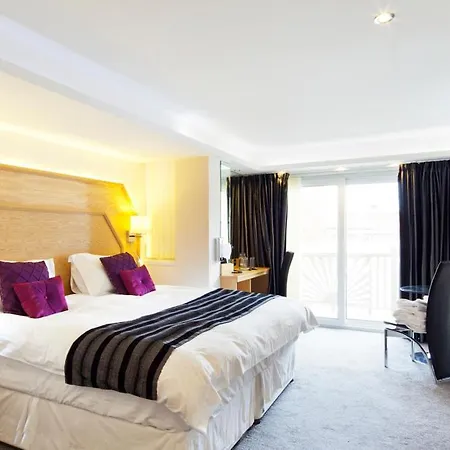 Queens Mansions: Elizabeth Apartment Blackpool