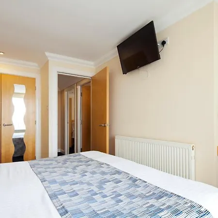 Queens Mansions: Sunset Apartment *