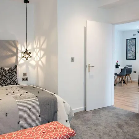 Blackbird Luxury 5 Apartment