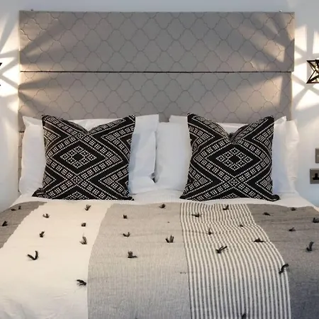 Blackbird Luxury 5
