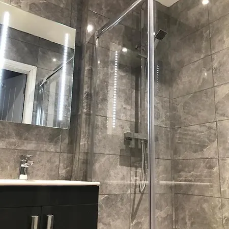 My Perfect Place & -some With Hot Tub- Free Parking Apartment Blackpool