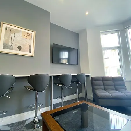 Mayfair - 3x Bathrooms Close To Seafront Apartment