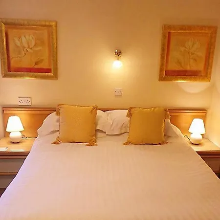 Guest house Gleneagles - Road