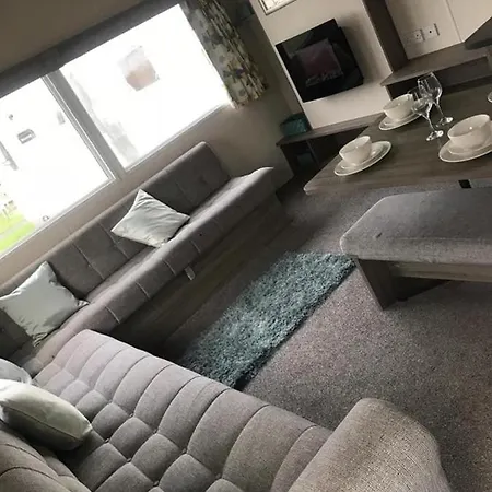 Lovely 3-bed Caravan In Haven Marton