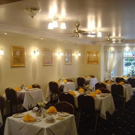 Guest house Gleneagles - Road